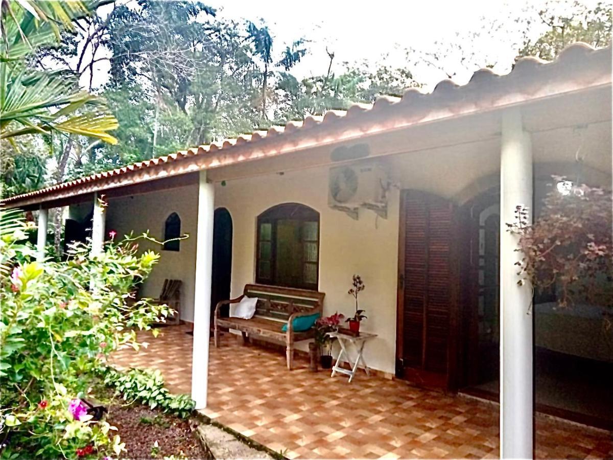 Suites próximo ao rio Jaguareguava em Bertioga Exterior foto