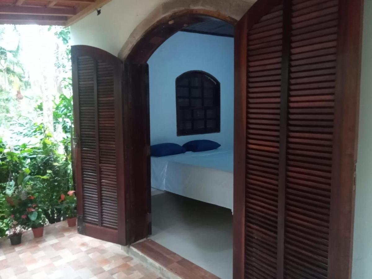 Suites próximo ao rio Jaguareguava em Bertioga Exterior foto