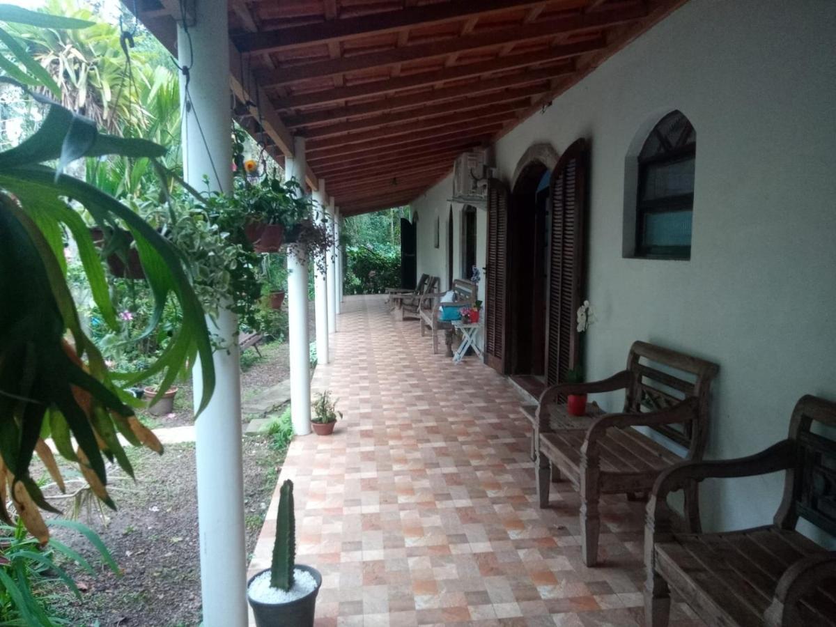 Suites próximo ao rio Jaguareguava em Bertioga Exterior foto